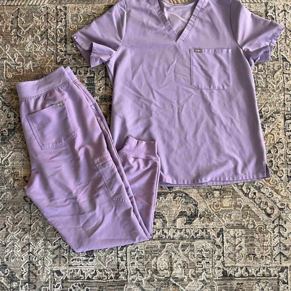 Figs Women's Lavender scrub set (size large)